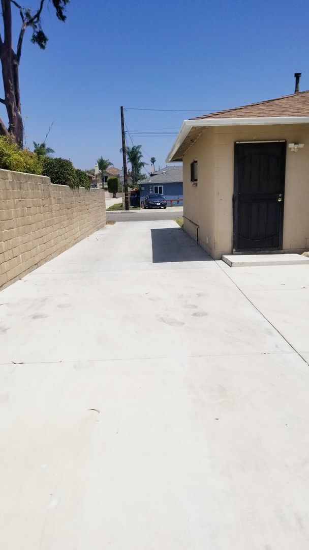 Building Photo - Cozy 2 bedroom and 1 bathroom near Port Hueneme Beach!