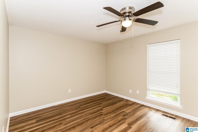 Building Photo - 720 Twin Ridge Dr