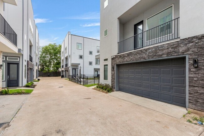 Building Photo - 8409 Hempstead Rd