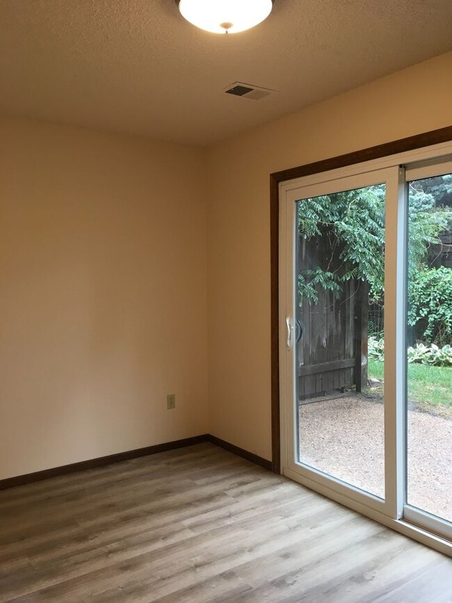 Building Photo - 3 Bedroom, 2 Bathroom Townhome in Lakemont Subdivision of Greeley