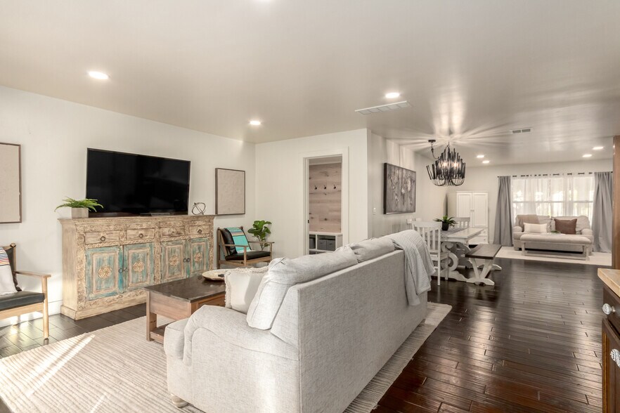 Building Photo - 1935 E Coolidge St