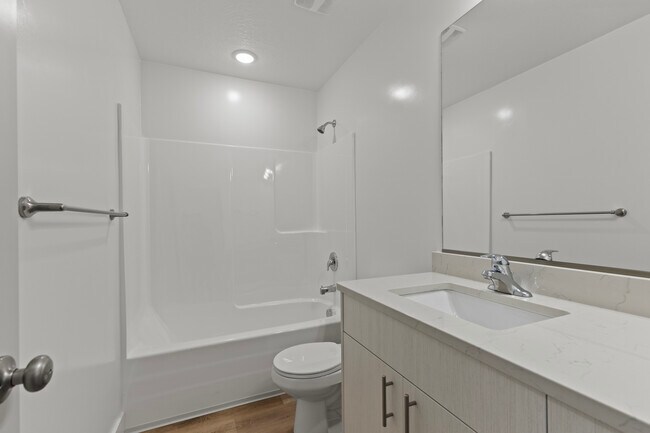 Building Photo - NT 3370