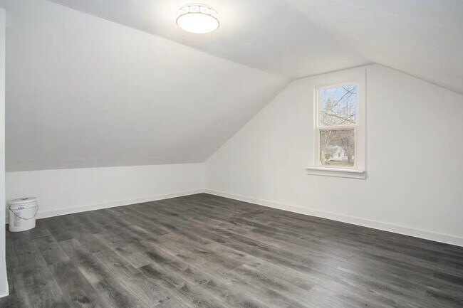 Building Photo - 1187 Langeland Ave