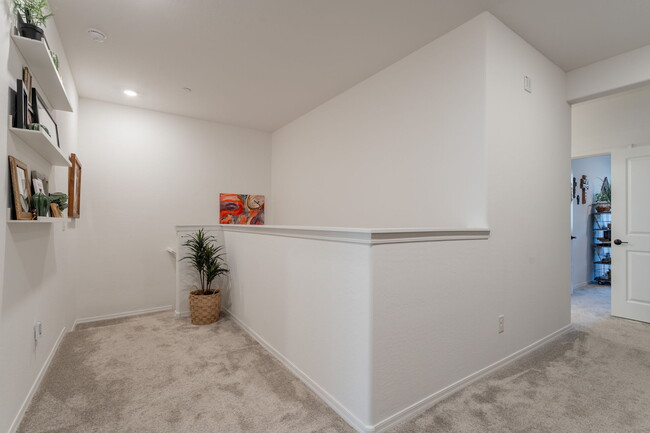 Building Photo - 2629 S Equestrian Dr