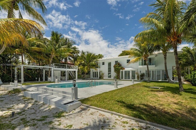 Building Photo - 610 Sabal Palm Rd
