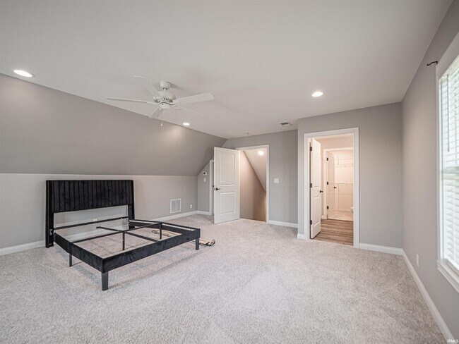 Building Photo - 3593 Sand Dr