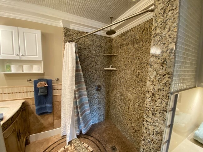 Building Photo - 561 Leisure World