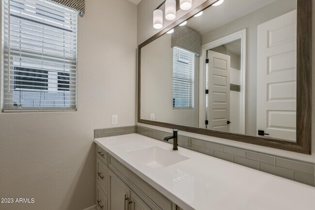 Building Photo - 15292 W Linden St