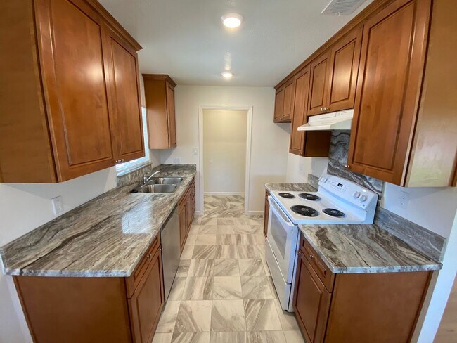 Building Photo - Renovated 3 Bed 1 Bath Home near Bradshaw and highway 50 in Rancho Cordova