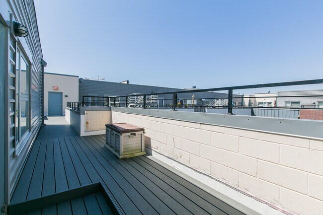 Building Photo - 1808 S Michigan Ave