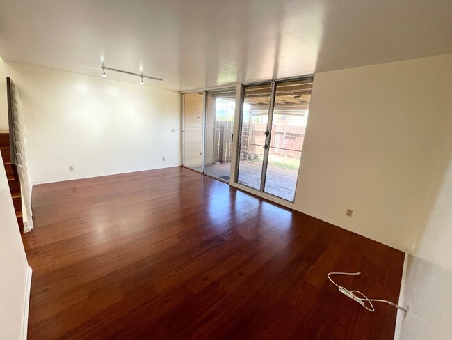Building Photo - Well Maintained 3 Bed, 2.5 Bath Townhome i...