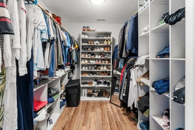 Building Photo - 121 Ashley Ct