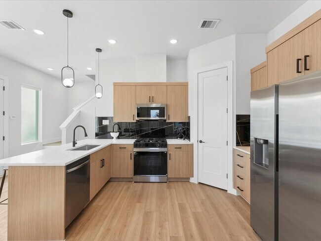Building Photo - 5317 Teodoro Ln