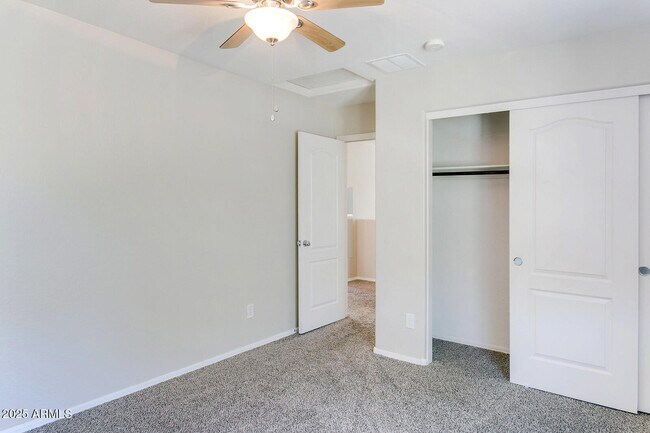 Building Photo - 2343 W Tallgrass Trail