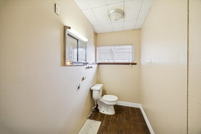 Building Photo - 434 Meters St