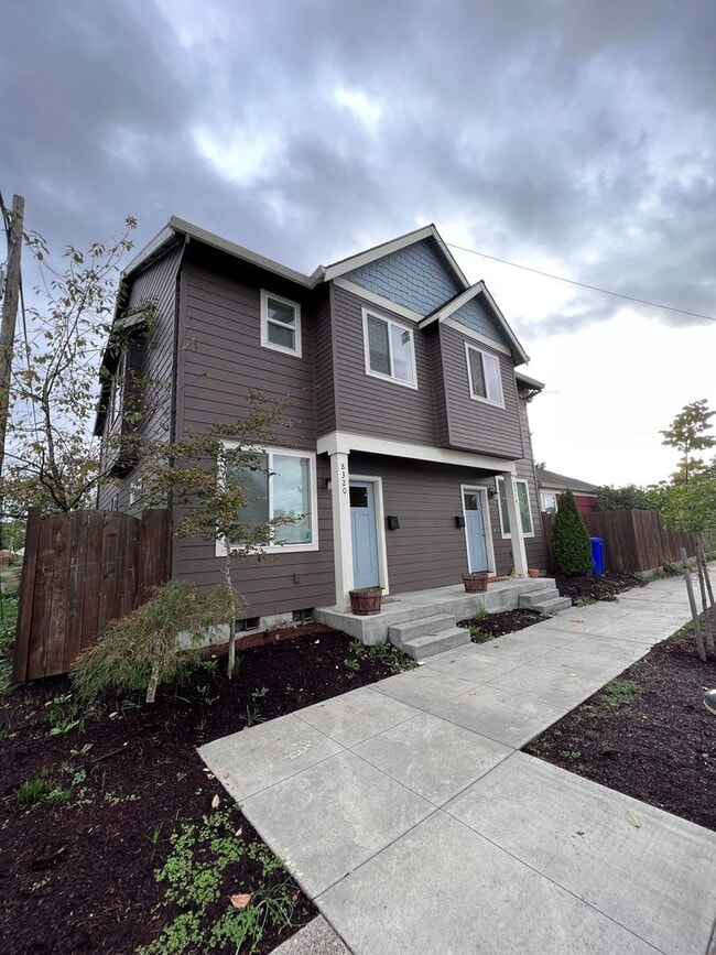Building Photo - 8316 SE Ramona St