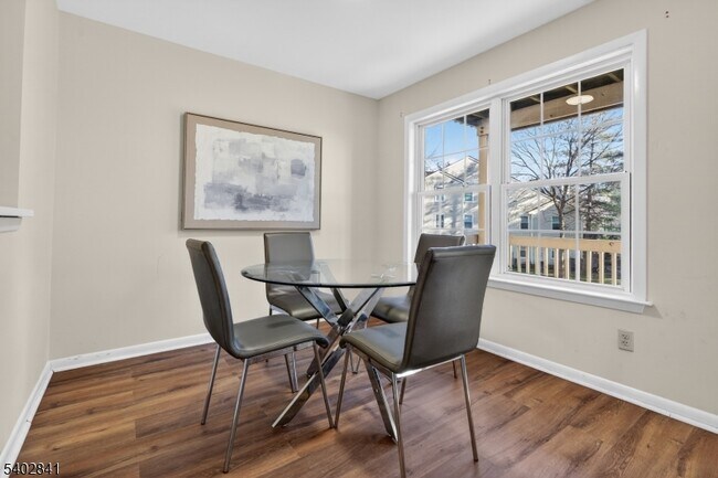 Building Photo - 11 Evergreen Dr