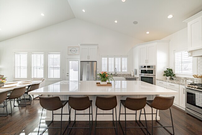 Building Photo - 949 Greenwillow Ln