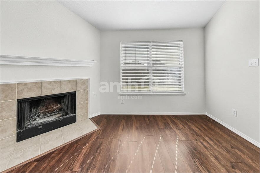Building Photo - 14056 Wrangler Way