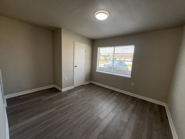 Building Photo - 4406 Tampico St