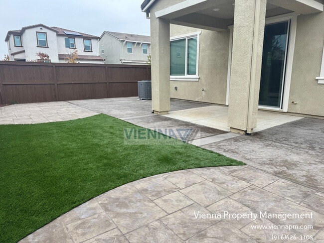 Building Photo - 6000 Waddington Wy