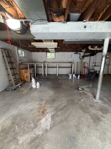 Building Photo - 42 Alpine Dr