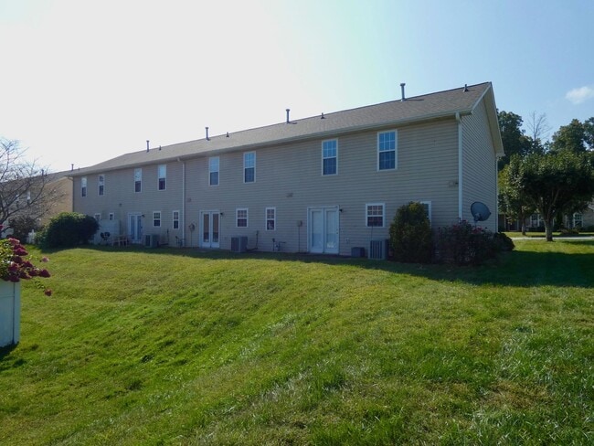 Building Photo - Great Townhouse - Convenient Arden Location