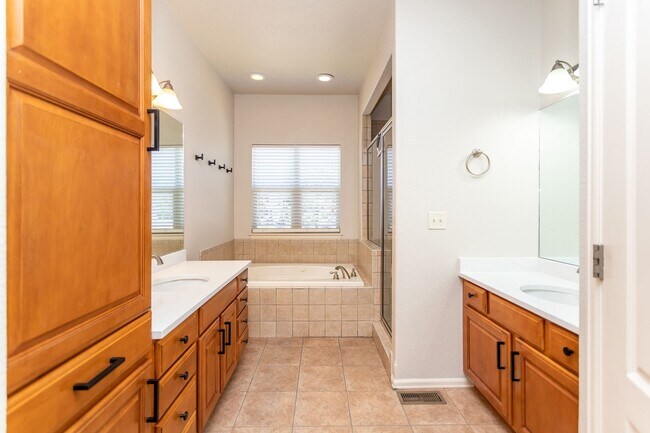 Building Photo - 8270 Regiment Ct