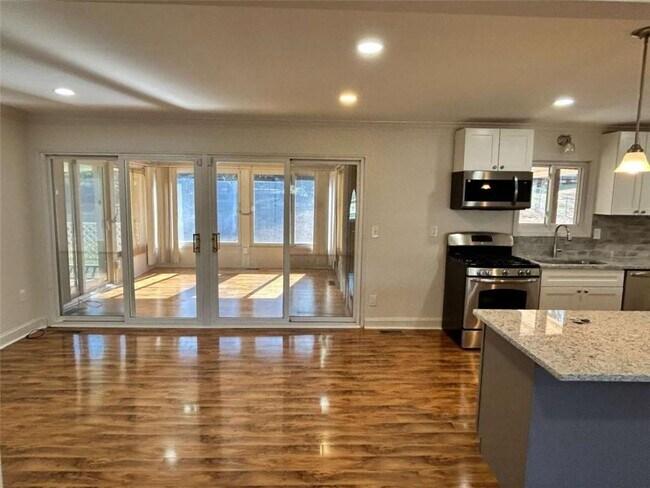 Building Photo - 4642 Elmherst Dr