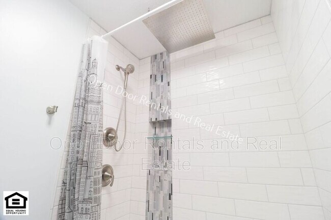 Building Photo - 8218 Fountainhead Dr