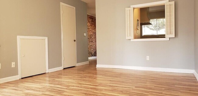 Building Photo - 3081 Colonial Way