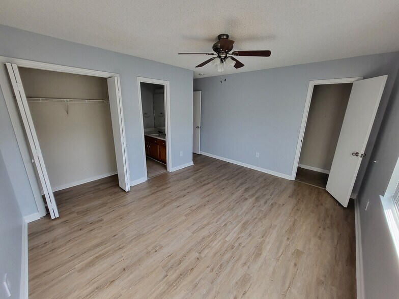 Building Photo - 1718 13th Ct S