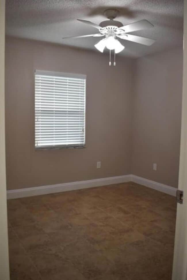 Building Photo - 826 Palama Way