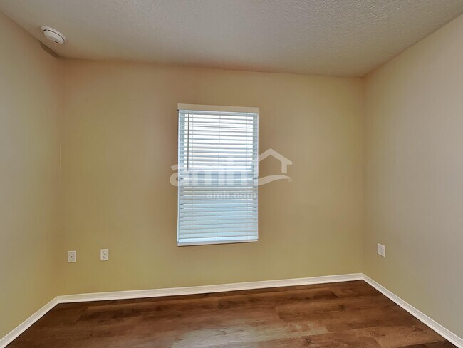 Building Photo - 7271 Wakeview Dr