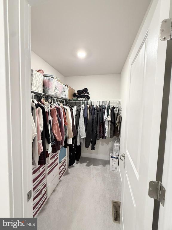 Building Photo - 214 Red Leaf Ln