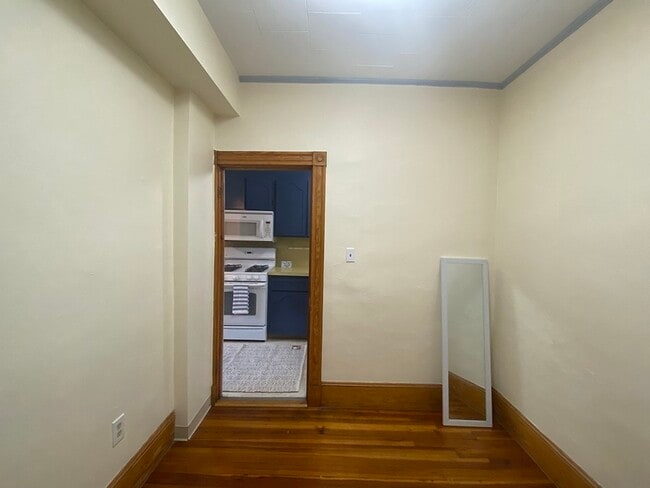 Building Photo - 223 Paris St