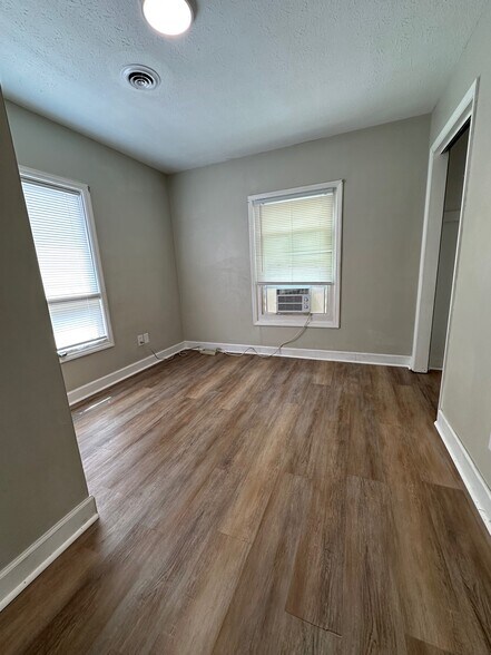 Building Photo - 335 W State St