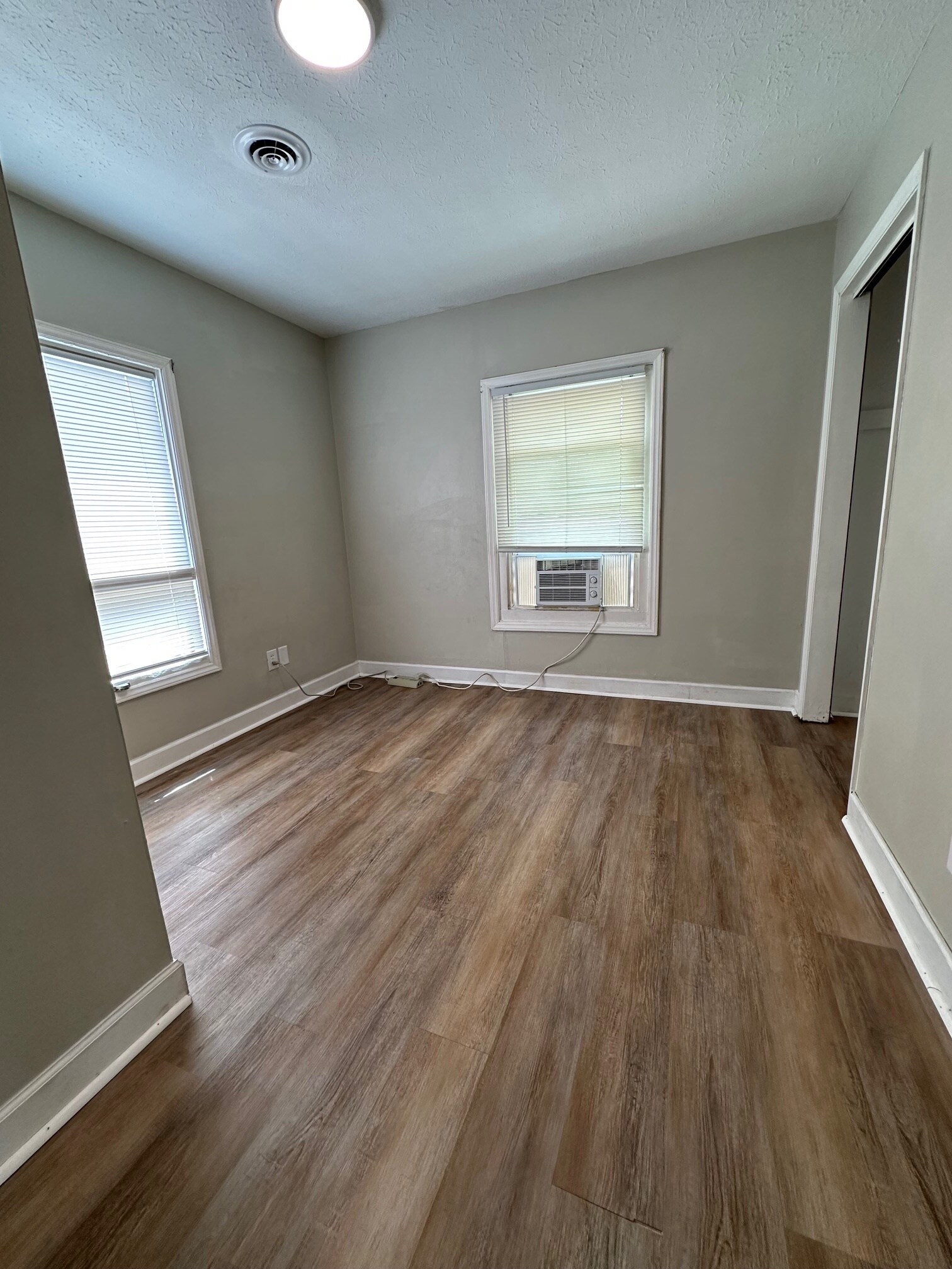 Building Photo - 335 W State St