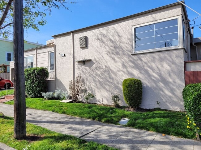Building Photo - Charming 3 bedroom House in San Bruno