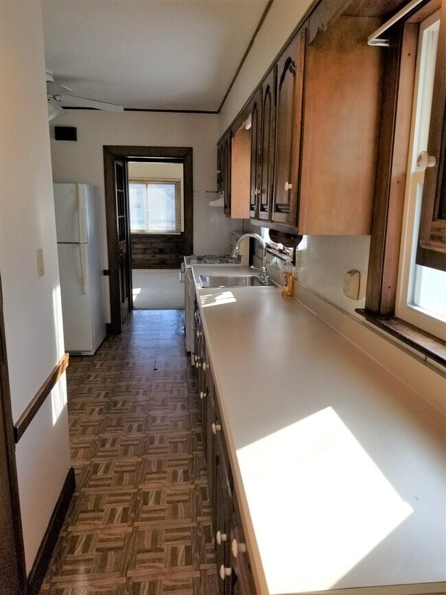 Building Photo - 20 School St