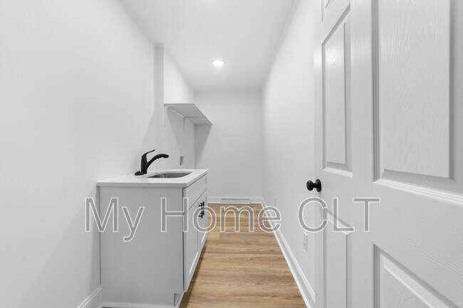 Building Photo - 3503 Linwood Rd