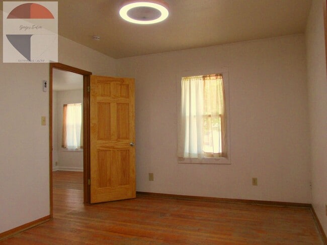 Building Photo - Charming 3Bed, 2Bath for Rent