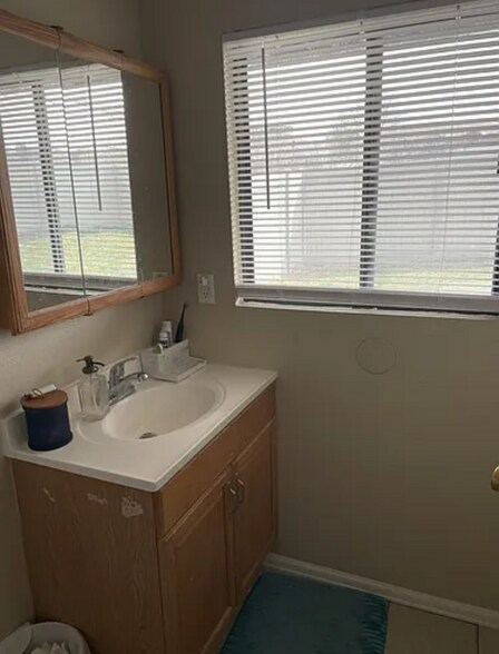Building Photo - 388 E Valley Cir