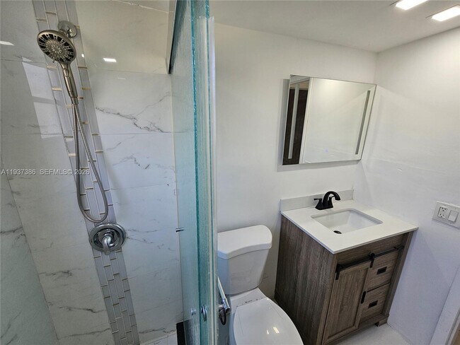 Building Photo - 5401 Hollywood Blvd