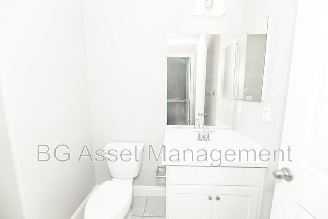 Building Photo - 3138 La Corona Dr