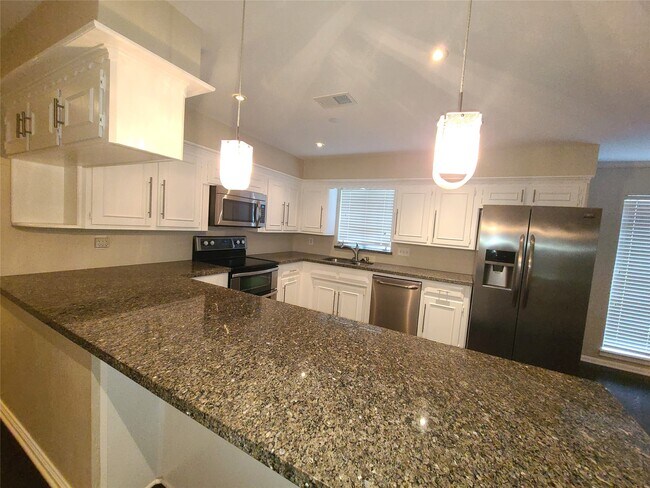 Building Photo - 6511 Pebble Beach Dr