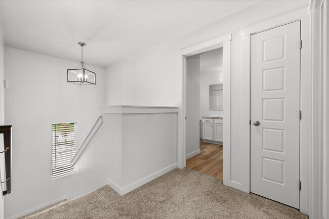 Building Photo - Eagle, ID – Spacious 3 Bedroom + Bonus Room