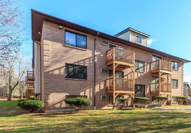 Building Photo - 5 Lancelot Court