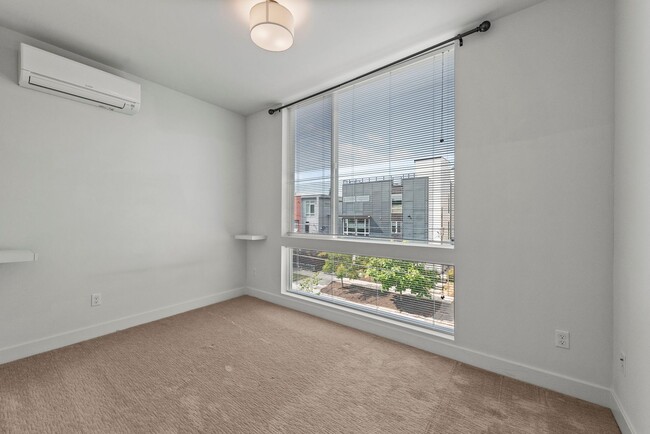 Building Photo - Luxury 2 Bed | 2 Bath Ballard Townhome with Private Rooftop Deck
