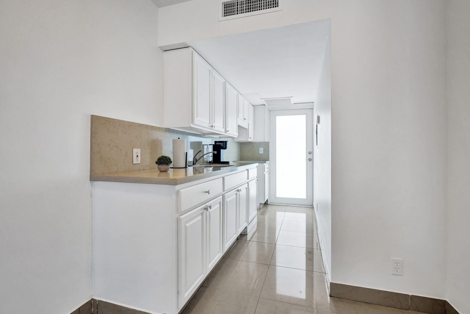 Building Photo - 905 N Federal Hwy